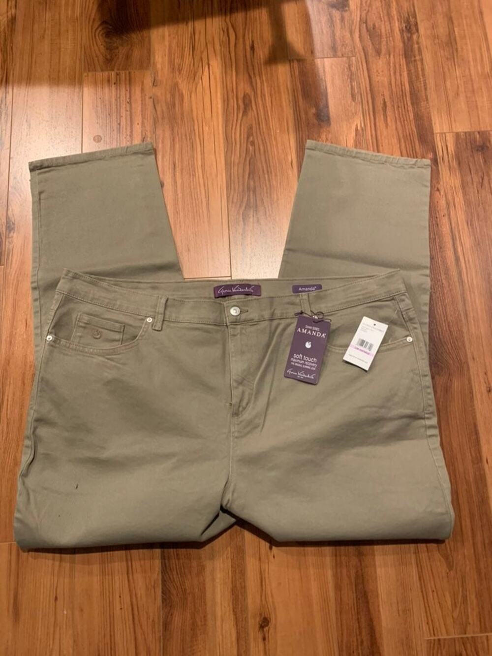 New with tags NWT Gloria Vanderbilt Amanda Jeans Hazelnut Size 22W